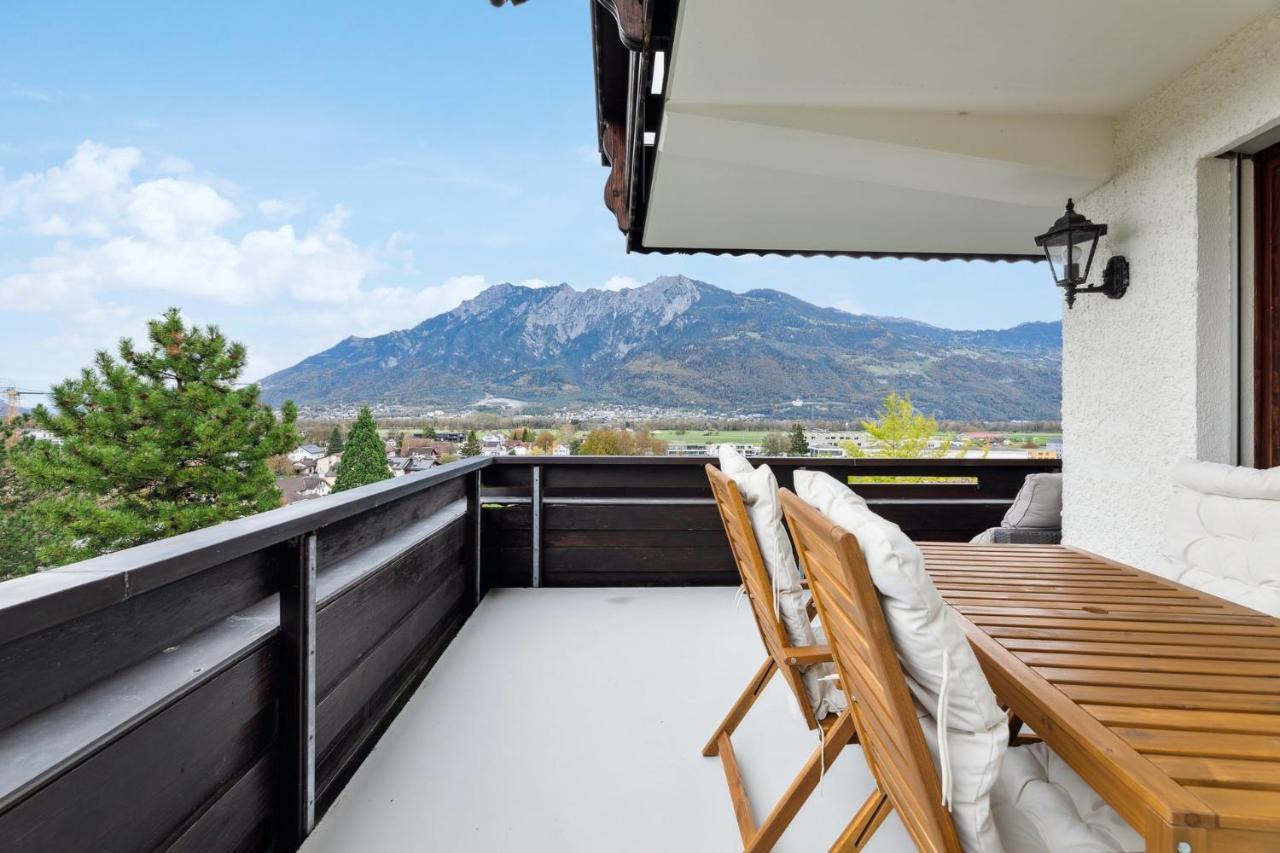 Sonniges Apartment Mit Traumhaftem Bergblick Бухс Екстериор снимка